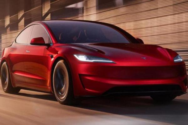 Новая Tesla способна разгоняться до 100 км/ч за три секунды