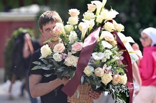 В Москве началась церемония прощания Анастасией Заворотнюк (ВИДЕО)