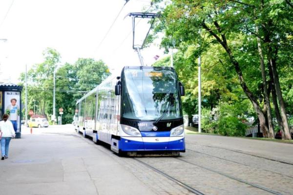 Под юбкой у зрелых в метро