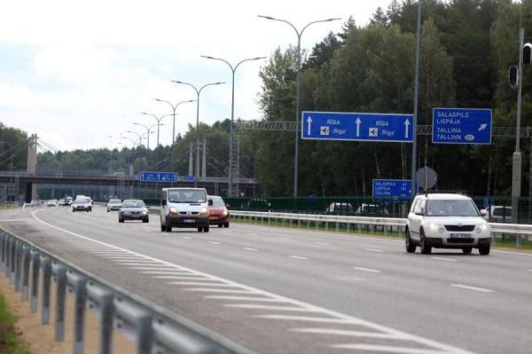 Изображение к статье: Новшество: чтобы ездить по Латвии, иностранцев заставят регистрироваться