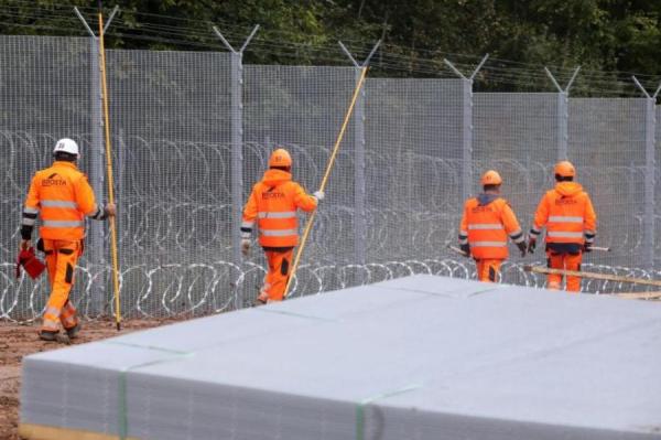 Изображение к статье: Забор на границе с Белоруссией построен примерно на 80%