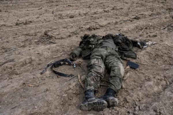 Огромное количество погибших - с обеих сторон войны.