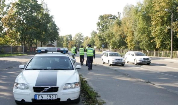 Полиция поймала за рулем двух мертвецки пьяных водителей