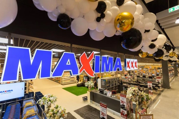 Из-за проблем с электричеством люди застряли в «Maxima». Не работают двери