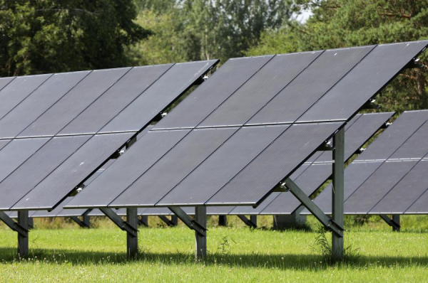 Смерч потрепал парк солнечных панелей в Олайнском крае