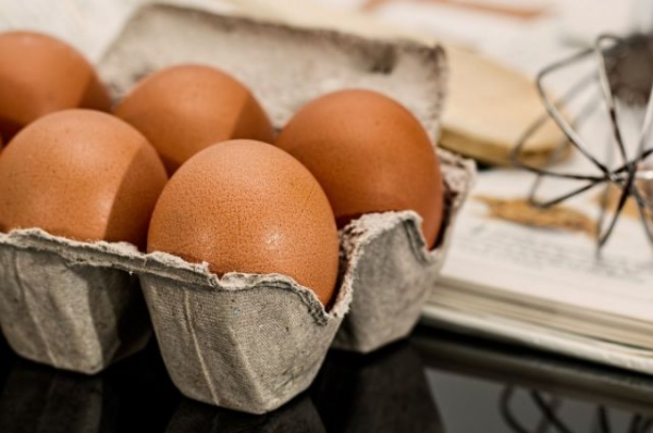 Можно ли пить сырые куриные яйца?