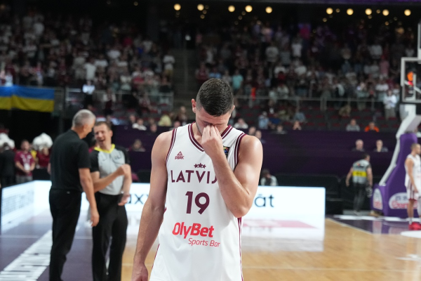 Провалившим турнир латвийским баскетболистам устроили шикарную жизнь