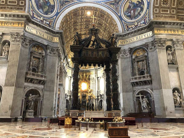 Величественная базилика изнутри.