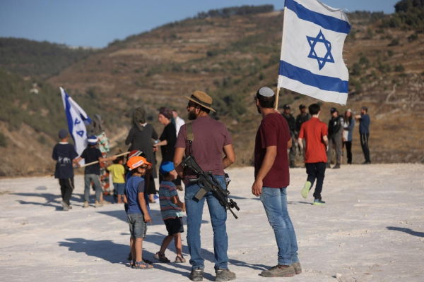 Жители еврейских поселений в Палестине имеют право на ношение автоматического оружия.