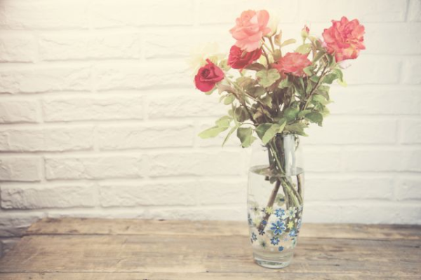 Что сделать, чтобы цветы в вазе стояли долго и не вяли?