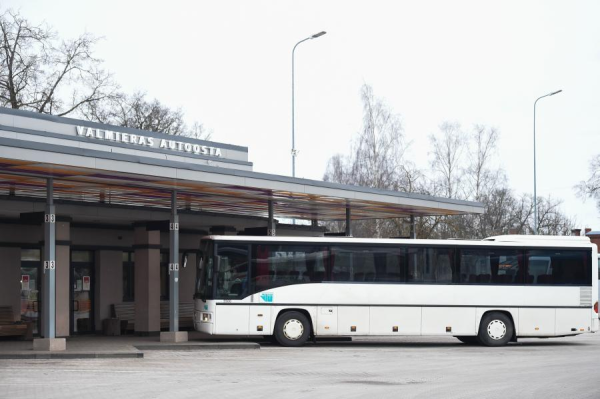 Региональный латвийский транспорт заблудился на ухабистых дорогах