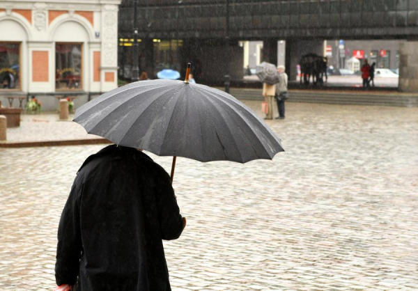 Сегодня в Латвии будет облачно и дождливо