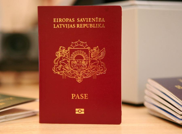 Латвийский паспорт открывает двери в мир хуже, чем литовский и эстонский