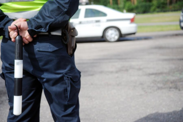 На дорогах Латвии полиция десятками ловит сильно пьяных шоферов