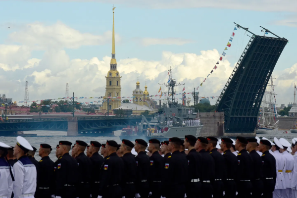 Парад в честь дня ВМФ России: в нем не участвовали корабли, об уничтожении которых говорила Украина