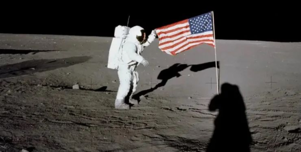 55 лет забвения: что случилось с флагами и предметами, оставленными людьми на Луне
