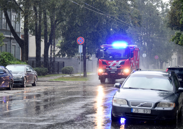 В Елгаве из затопленного дома эвакуированы семь человек