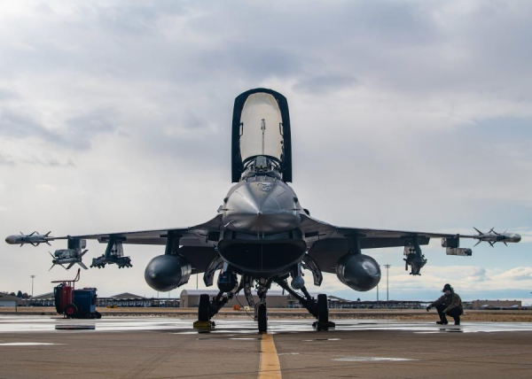 Bloomberg: Украина получила первую партию истребителей F-16