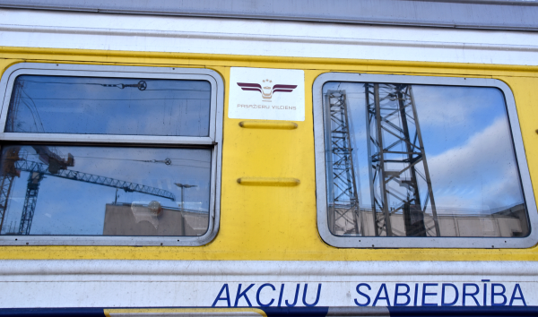 На участке Слока-Тукумс пассажиров продолжают перевозить дизельные поезда и автобусы