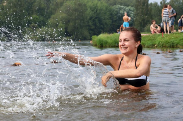 Температура воды на пляжах Риги по-прежнему составляет около +20 градусов