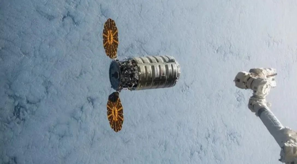 В 50-й раз «рука» МКС поймает космический корабль: ее для этого не создавали