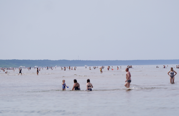 Температура воды в море по-прежнему колеблется в районе 20 градусов