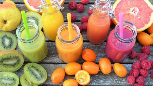 Почему нельзя пить фруктовый сок по утрам и другие напитки, которых стоит избегать