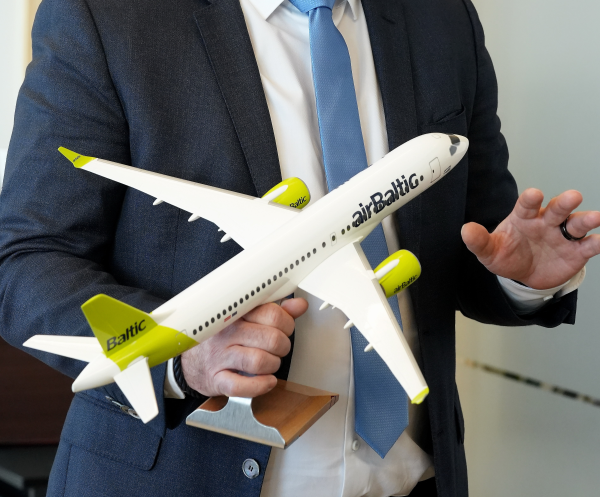 Президент airBaltic в месяц зарабатывает больше, чем президент ЛР за год — почему?