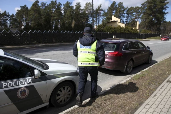 Дорожные штрафы в Латвии теперь можно оплачивать картой