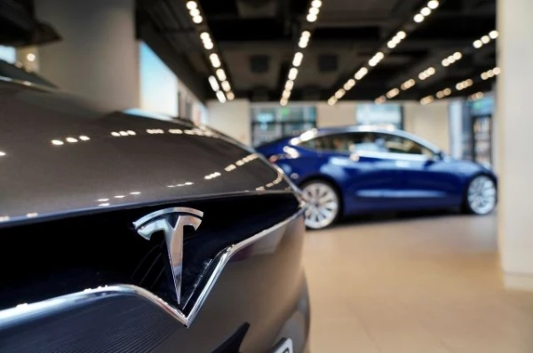 Tesla сняла с продажи самый дешевый автомобиль