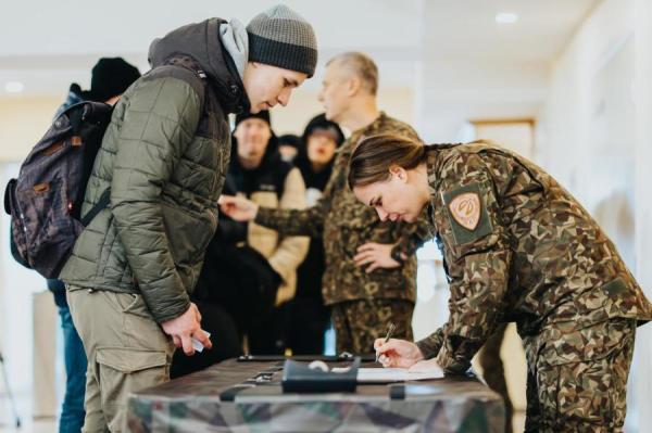 Добровольцы закончились: как проходит обязательный призыв в армию ЛР