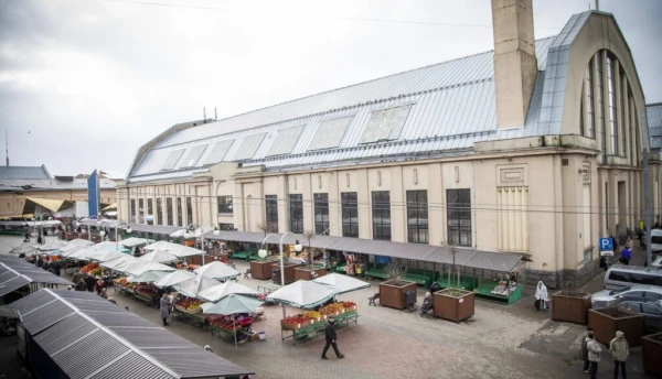 Начат сбор подписей за изменение дорожного движения у Центрального рынка в Риге