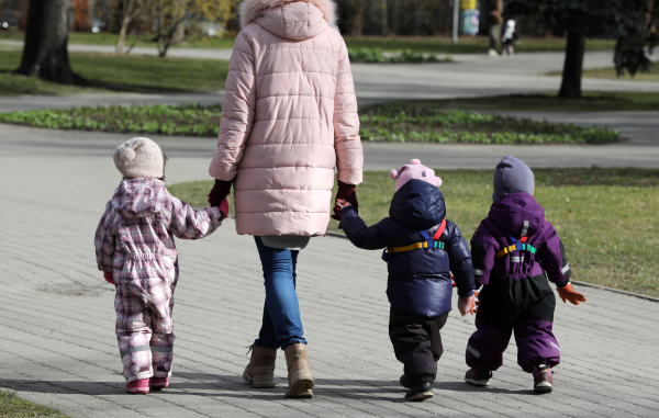 Число новорожденных в Латвии за восемь месяцев существенно сократилось