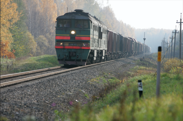 Сильно обвалился объем железнодорожных грузоперевозок в Латвии (ГРАФИК)