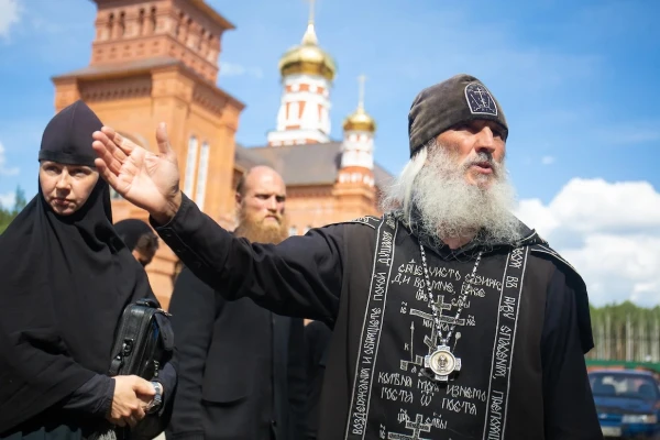 Новоявленный пророк цинично использовал православные символы.