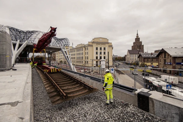 На Рижском вокзале начали укладывать рельсы «Rail Baltica» - по российскому образцу