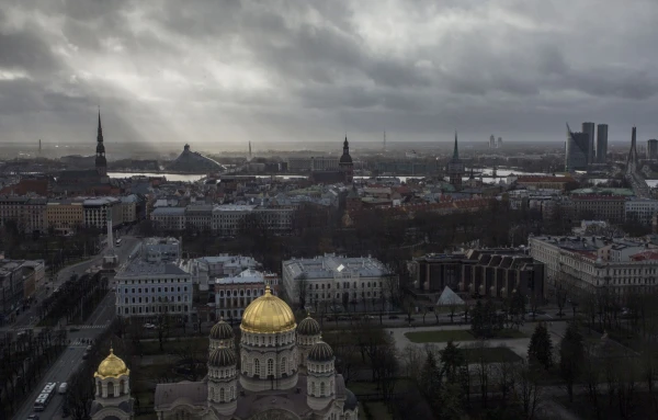 Синоптики объявили в Риге оранжевое предупреждение: ветер достигнет ураганной силы