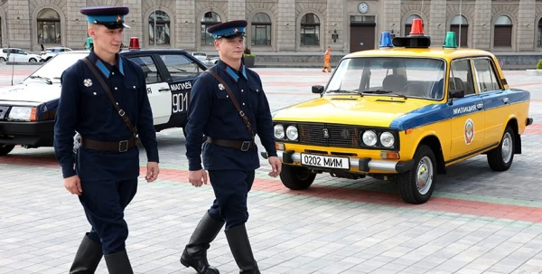 Белорусские силовики в винтажном исполнении.