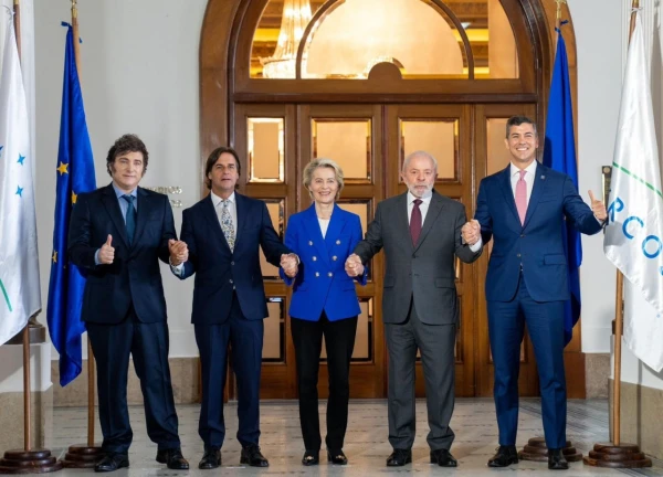 Изображение к статье: Недавно выигравшая второй срок фон дер Ляйен быстро достигла успеха.