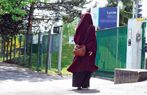 Изображение к статье: Исламский дресс-код все чаще входит в противоречие со светскими ценностями Пятой Республики.