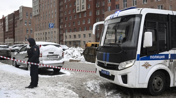 Силовики работают на месте происшествия.