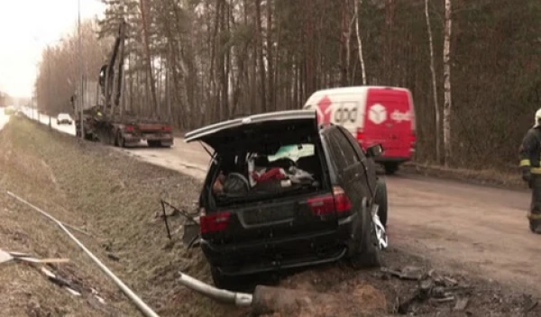 Серьезная авария в Болдерае: прицеп грузовика «вылетел» на встречную полосу и столкнулся с «BMW»