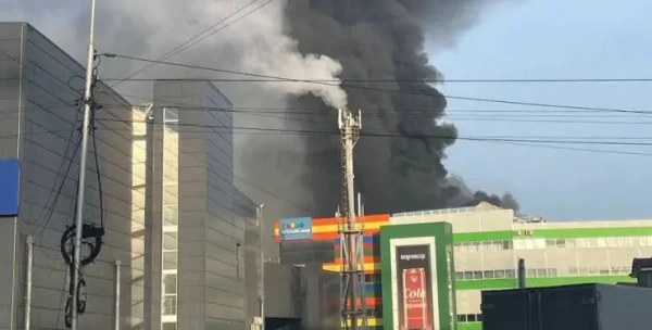 Изображение к статье: В РФ взорвался и загорелся ТЦ во Владикавказе: есть погибшие и пострадавшие