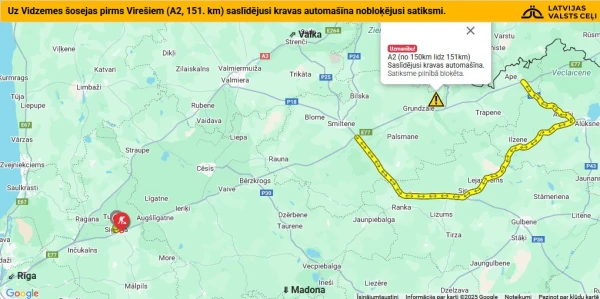 Из-за фуры полностью перекрыто движение по Видземскому шоссе возле Виреши