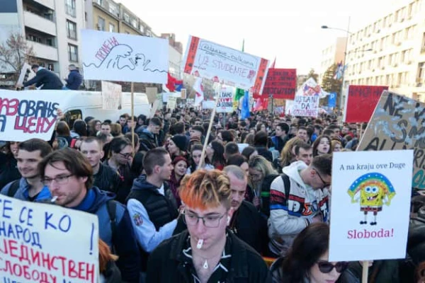 В сербском Новом Саде – масштабный протест из-за трагедии на железнодорожном вокзале