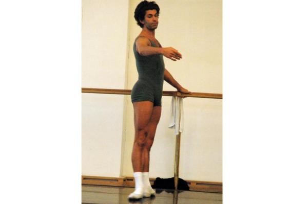 Николай Максимович у балетного станка, 15 лет назад.
