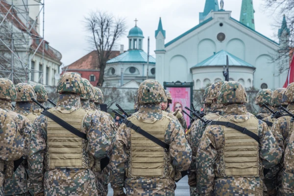 Деньги, оружие и солдаты: власти Латвии обсудили новые геополитические реалии