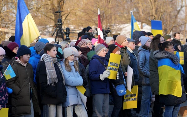 У памятника Свободы проходит акция в поддержку Украины