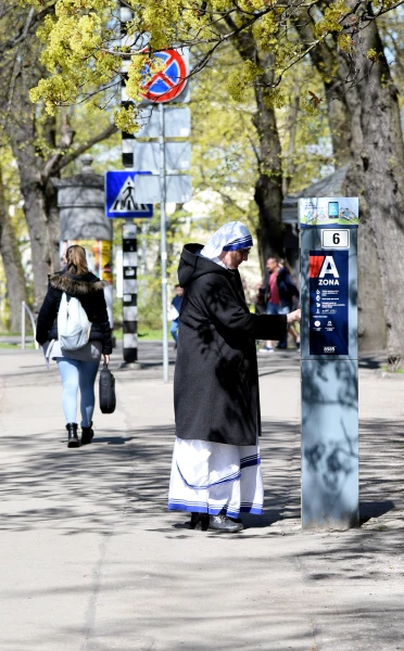 Парковаться в Риге станет дешевле, но найти парковочное место будет труднее