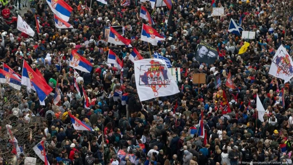 В Белграде автомобиль въехал в толпу на очередной акции протеста